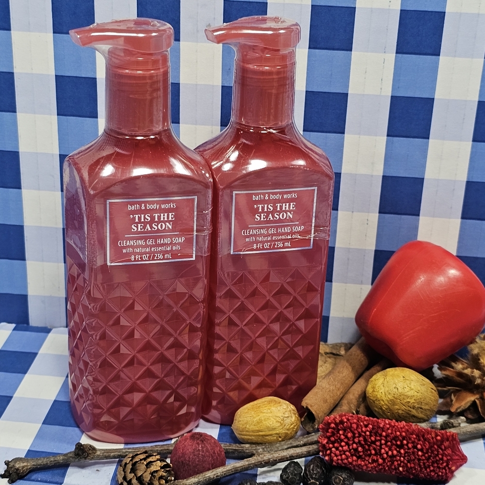 Bath & Body Works 'TIS THE SEASON Gentle & Clean Foaming Hand Soap 2 Bottles